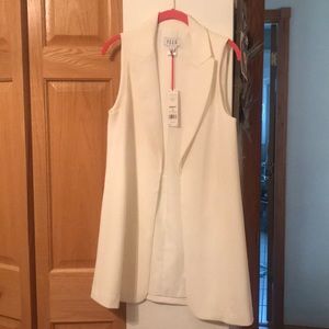 Elle sleeveless jacket